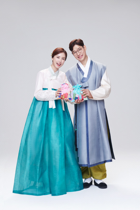 유준상, 홍은희 부부. <한국토지신탁 제공>